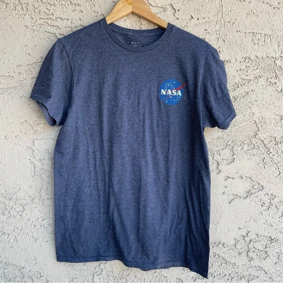 NASA Men’s Charcoal Gray Pocket Logo Short Sleeve Graphic T-shirt Size Medium - Picture 2 of 5